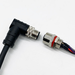Connecteur d'aviation M12 à angle droit étanche IP67 en laiton et caoutchouc pour montage en queue - Product Image 1