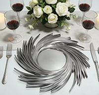 Assiette de Présentation Premium 13 Pouces en Plastique PP Doré, Motif Spirale Rayonnant, Durable et Réutilisable pour Mariages, Dîners et Événements, Décoration de Table
