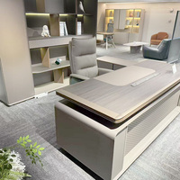 Bureau de direction moderne de luxe avec éclairage d'ambiance LED, bureau de direction haut de gamme intelligent pour bureau de PDG
