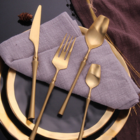 Ensemble de couverts de luxe en métal de style royal, vente en gros, ensemble de couverts en acier inoxydable pour restaurants, cadeaux d'affaires, style européen