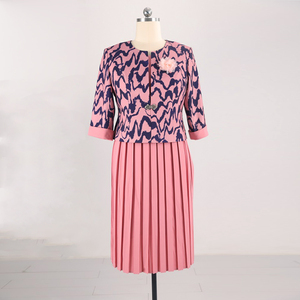 Ensemble de costumes roses à motif vague d'eau, longueur genou, pour femmes grandes tailles, idéal pour l'église - Product Image 1