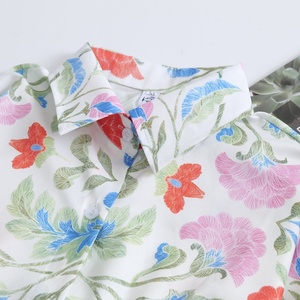 Camisa de Satén Francesa de Alta Gama para Mujer 2025 con Diseño Retro Tie-Dye, Manga Larga y Logotipo Frontal, Nuevo Estilo, Producto Extranjero de Nicho - Product Image 3