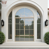 Ventanas abatibles estilo granja francesa DEMEA con marco de aluminio negro y rejas de seguridad para villa rural