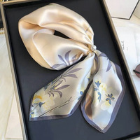 Mode personnalisée 100% véritable foulard en soie 53*53cm carré imprimé floral/sergé/plaine numérique court pour les saisons hiver/été