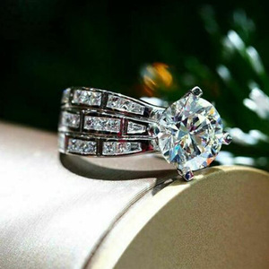 Anello scintillante a quattro punte per donna, elegante e delicato gioiello da dito alla moda - Product Image 2