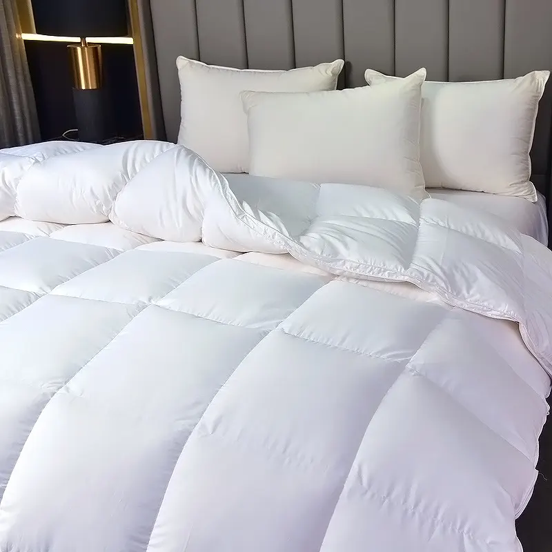 Super Comfortabel Hotel Gebruik Veren Dons Dekbed Zacht Huidvriendelijk Poly/Katoenen Stof Pluizige Ganzendons Quilt Patroon Stijl