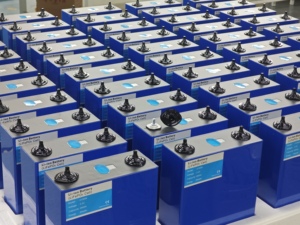 Eu Voorraad 3.2V 280ah Lithium Ijzer Fosfaat Cellen Lifepo4 Batterij Voor Zonne-Opslag Lifepo4 Batterij 3.2V 105ah 230ah 280ah 314ah - Product Image 5