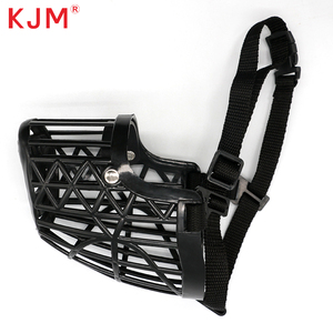 Modische Katzen hunde mündung aus weichem Kunststoff aus China Pet Supplies Factory Einfacher klassischer Stil mit Niet dekoration - Product Image 1