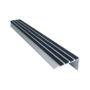 Profilés de marche en métal noir antidérapants, profilés de marche en forme de nez de bœuf, profilés de marche personnalisés pour marches en béton, bordure de marche, disponibles en OEM et ODM - Product Image 4