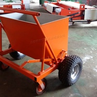 Épandeur de sable manuel compact pour l'entretien des terrains de sport et des pelouses