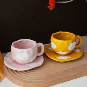 Ensemble de tasses à café en céramique bleu nuage de 300 ml faites à la main, style moderne, avec soucoupe irrégulière, pour le thé de l'après-midi, idéal comme cadeau pour une fête - Product Image 3