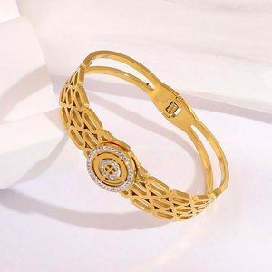 Brazalete y Pulsera de Acero Inoxidable al por Mayor con Dijes de Moda de Números Romanos y Circón, Baño de Oro, Diseño Famoso Personalizado para Mujer - Product Image 3