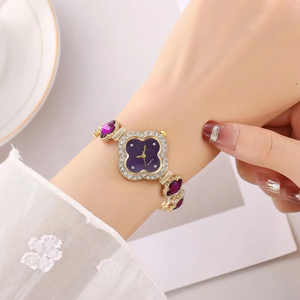 Reloj de Pulsera Elegante y Minimalista para Mujer con Diseño de Trébol de Cuatro Hojas, Movimiento de Cuarzo y Cristal, Accesorio de Moda al por Mayor - Product Image 4