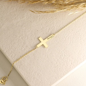 Bracelet en forme de croix personnalisée et personnalisée pour femmes, cadeau d'anniversaire de Noël, chaîne gravée en acier inoxydable, bracelet avec lettres - Product Image 5