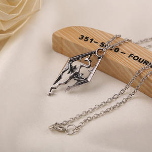 <span class=keywords><strong>The</strong></span> <span class=keywords><strong>Elder</strong></span> Scrolls Logo Skyrim Dinosaure Pendentif Collier Européen et Américain Jeu Accessoires autour - Product Image 2