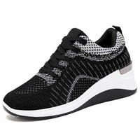 Chaussures de marche toutes saisons de haute qualité, nouveau design, logo personnalisé, baskets compensées en maille pour femmes, rehaussant la taille