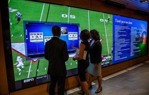 Màn Hình LED Video Tường 3D Trực Quan Cố Định Đứng Dịch Vụ Phía Trước TV Studio Mới 1.25 1.53 1.66 1.86 2Mm Bảng Đèn LED Có Độ Phân Giải Mô-đun Pixel Nhỏ - Product Image 3