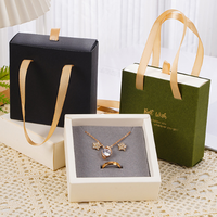 Boîte cadeau de luxe rose pour bijoux, personnalisée avec logo doré estampé à chaud, ruban rose et poignée, petit sac de shopping pour bijouterie