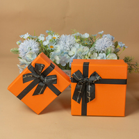 Caja de Envío de Cartón Corrugado Personalizable con Logotipo Estampado en Relieve, Laminado Mate, con Asas para Envíos de Ropa