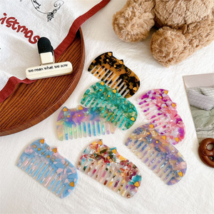 Peigne à cheveux coréen rétro en acétate à imprimé léopard, peigne à poche anti-statique en forme d'animal 3D de 4 mm d'épaisseur pour filles OEM ODM - Product Image 2