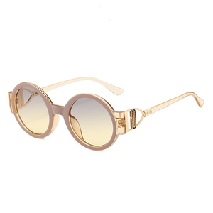 Gafas de Sol Redondas Vintage 2025 para Mujer, Coloridas, Modernas, con Protección UV400, Estilo de Lujo Ligero - Product Image 6