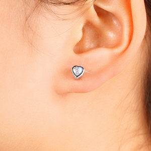 Boucles d'oreilles CAOSHI, design mignon en forme de petit cœur, 8 couleurs, zircon scintillant, pour femmes, mariage, plaqué argent, boucles d'oreilles à clous en zircon cubique - Product Image 2