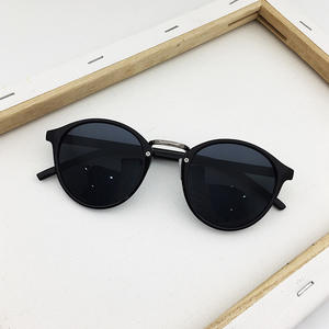 Lunettes de soleil Qianai pour femmes, monture ronde rétro, UV400, anti-éblouissement, forme ovale, monture noire, type de lentille AC, 3 pare-soleil, J2-066 - Product Image 3