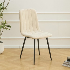 Sillas de Comedor Elegantes: Asiento Acolchado de Terciopelo Marrón Intenso con Patas de Metal Negro para Comedor o Sala de Estar - Product Image 3