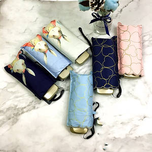 Atacado <span class=keywords><strong>Mini</strong></span> Dobrável Coração Imprimir Guarda-chuva com 5 Bolsos Dobráveis Cápsula Verão Sun Shelter Controle Manual - Product Image 3