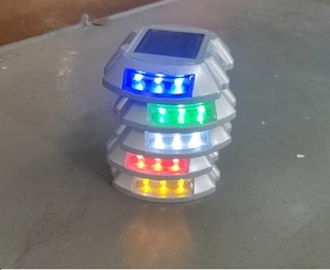 IP68 सोलर पावर रोड स्टड मार्कर फैक्ट्री सोलर ट्रैफिक रोड स्टड - Product Image 2