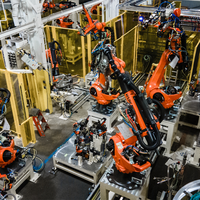 Robot d'assemblage lourd KUKA KR300 R2700-2 - Solution d'automatisation de l'assemblage de châssis/carrosserie/moteur automobile