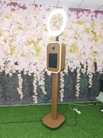 Bilik Foto Selfie Portabel Vintage Berbahan Logam dan Kayu dengan Tata Letak Cepat untuk DSLR dan iPad