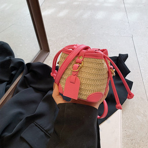 Borsa da spiaggia con Design leggero da <span class=keywords><strong>donna</strong></span> con secchio di paglia per giovani donne 2024 <span class=keywords><strong>moda</strong></span> da ragazza retrò piccola borsa quadrata - Product Image 1