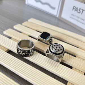 Anelli Popolari con Nodo Celtico Triquetra in Acciaio al Titanio, Accessorio Elegante per Uomo in Europa, Anello Unico per Dito - Product Image 4