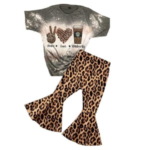 Camisa de café blanqueada para niñas, pantalones con parte inferior de campana, diseño de leopardo, conjuntos de ropa de boutique para niños, ropa de manga corta - Product Image 1