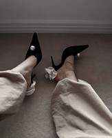 Vente en gros de nouvelles chaussures à talons hauts noires à la mode pour femmes, sandales d'été élégantes à bout carré, respirantes, avec détail en perles