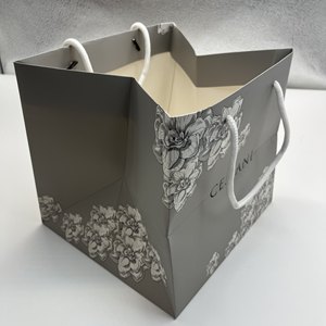 ถุงกระดาษแมตต์แบบพกพาสำหรับบรรจุเสื้อผ้าของขวัญเค้ก - Product Image 2