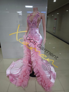 <span class=keywords><strong>Abito</strong></span> da Sera Elegante Ocstrade Personalizzato, Senza Maniche in <span class=keywords><strong>Raso</strong></span> Rosa con Strass, Spacco Alto e Strascico a Strati - Product Image 5