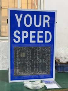 Panneau de détection de vitesse par radar extérieur avec affichage <span class=keywords><strong>en</strong></span> <span class=keywords><strong>temps</strong></span> <span class=keywords><strong>réel</strong></span> pour autoroute et zone résidentielle - Product Image 2