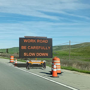 Panneau de signalisation routière mobile à LED solaire, affichage ambre, IP65, cadre en aluminium, montage au sol, panneau d'avertissement pour travaux routiers - Product Image 3