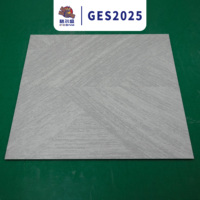 Umweltfreundliche Vinylfliesen OEM Kundenspezifisches Holzdesign PVC-Bodenbelag Lieferant Teppichmuster LVT-Boden für Büro, Krankenhaus, Schule