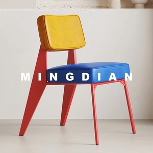 Silla de Comedor Estilo Memphis con Respaldo Tapizado, Estructura Roja, Asiento Azul, Respaldo Amarillo, Diseño Moderno, Muebles para Sala de Estar - Product Image 2
