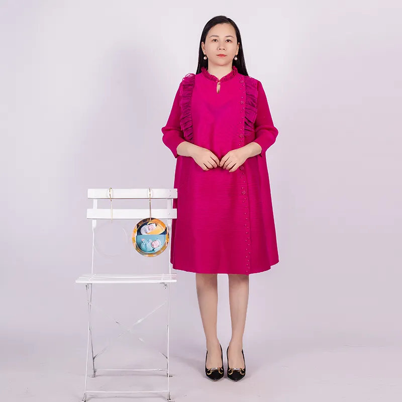Tianbao 미야케 폴드 여성의 2023 새로운 단색 자수 긴 소매 기질 느슨한 대형 여성 드레스
