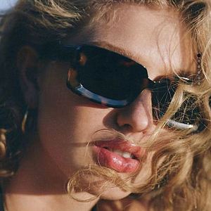 Gafas de Sol Rectangulares de Moda 2025 con Logotipo Personalizado, Colores Dulces, Protección UV400, Montura Pequeña Cuadrada para Mujer - Product Image 4