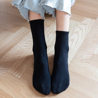 Chaussettes unies noires et blanches, chaussettes mi-mollet pour femmes, chaussettes courtes, bas de sport respirants, styles de couple