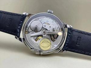 Reloj Cronógrafo Multifunción C Factory de Oro Rosa con Esfera de Marcadores de Diamantes y Correa de Goma para Hombre - Product Image 4