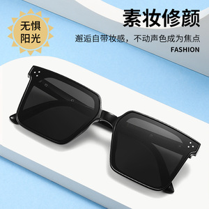 Nuevas gafas de sol plegables para mujer, montura de PC, color negro, UV400, peso ligero, montura grande, estilo coreano, protección solar a la moda - Product Image 3