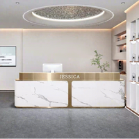 Bureau d'accueil en bois à texture marbre de luxe pour bureau moderne, idéal comme comptoir de caisse dans les hôtels, les gymnases, les hôpitaux et les centres commerciaux