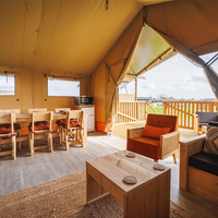 Tentes de safari de luxe préfabriquées modulaires en PVC avec poêle à bois, tente de glamping yurt