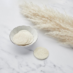 Set di 6 dischetti esfolianti in luffa Tabitha Eve, in poliestere, strumenti naturali per la cura della pelle - Product Image 1
